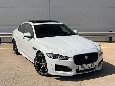 Begagnad Jaguar XE Ingenium 200 HK (147 kW) 2018 Vit Sedan
