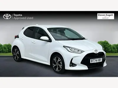 Used Toyota Yaris Design 116 HP (85 kW) 2024 White Hatchback
