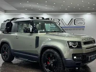 Używany Land Rover Defender First Edition 250 KM (183 kW) 2021 Zielony SUV