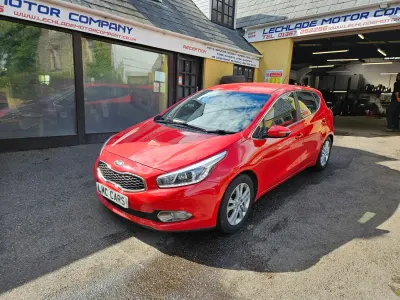 Begagnad Kia Ceed 2015 Röd Halvkombi