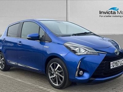 Used Toyota Yaris Hybrid 100 HP (73 kW) 2017 Blue metallic Hatchback