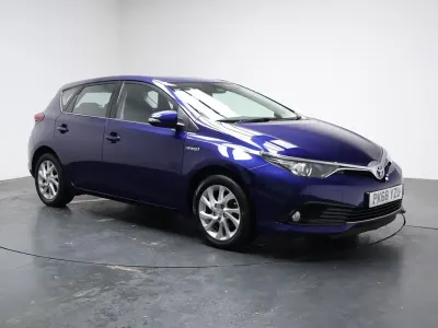 Używany Toyota Auris Hybrid 136 KM (100 kW) 2018 Niebieski Hatchback