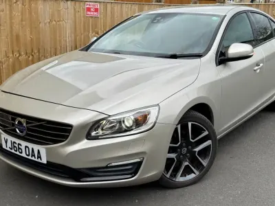 Usado Volvo S60 R-Design 2016 Beige Berlina