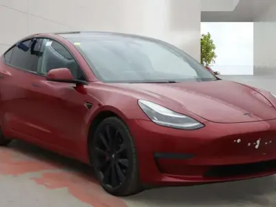 Begagnad Tesla Model 3 Performance 461 kW (627 HK) 2019 Röd Sedan