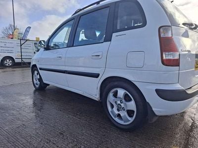 Used Hyundai Matrix 102 HP (75 kW) 2007 White MPV