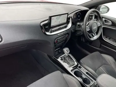 Usado Kia Ceed GT-Line S 158 HP (116 kW) 2023 Vermelho Citadino