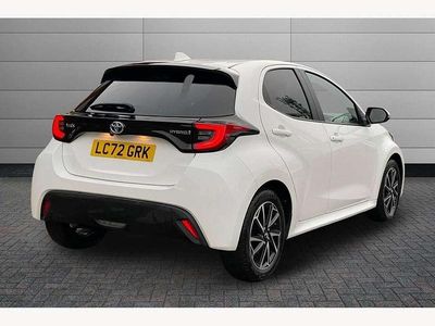 Used Toyota Yaris Hybrid Design 116 HP (85 kW) 2022 Pure white Hatchback