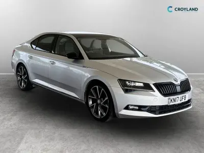 Usado Skoda Superb SportLine 220 CV (161 kW) 2017 Plateado Utilitario