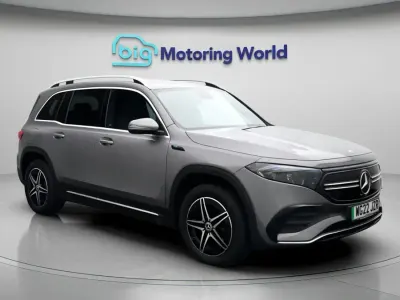 Käytetty Mercedes EQB300 AMG line 167 kW (228 HP) 2022 Harmaa Katumaasturi