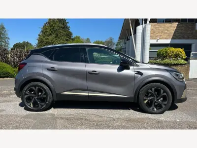 Begagnad Renault Captur Engineered 142 HK (104 kW) 2024 Grå SUV