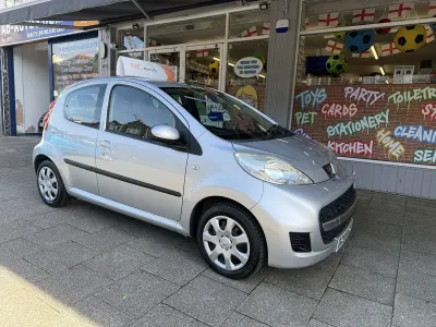 Used Peugeot 107 68 HP (50 kW) 2009 Silver Hatchback