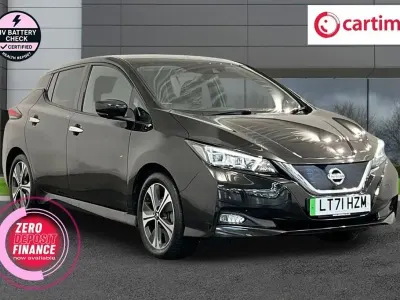 Begagnad Nissan Leaf Tekna 110 kW (150 HK) 2021 Svart Halvkombi