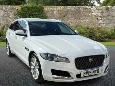 Used Jaguar XF Sportbrake Portfolio 250 HP (183 kW) 2019 White Estate