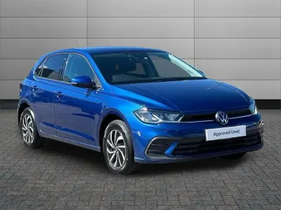 Used VW Polo Life 95 HP (69 kW) 2024 Blue Hatchback