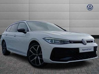 Used VW Passat R-line 272 HP (200 kW) 2025 White Estate