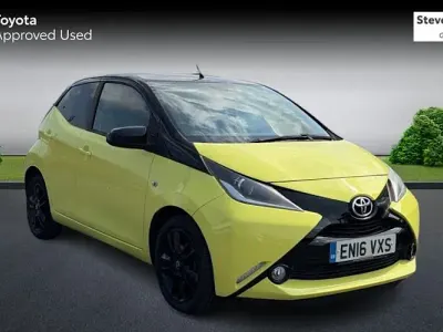 Used Toyota Aygo X-cite 69 HP (50 kW) 2016 Yellow Hatchback