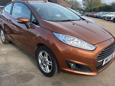 Begagnad Ford Fiesta Zetec 125 HK (91 kW) 2013 Gul Halvkombi