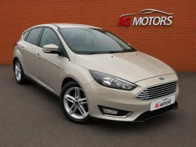 Gebraucht Ford Focus Titanium 120 PS (88 kW) 2015 Silber Kleinwagen