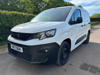 Begagnad Peugeot Partner 131 HK (96 kW) 2022 Vit Minibuss