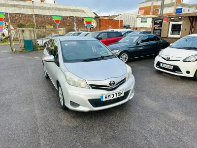 Used Toyota Yaris 101 HP (74 kW) 2013 Silver Hatchback