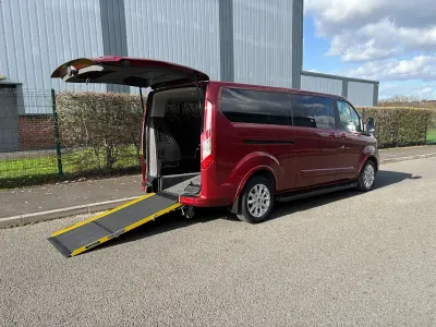 Used Ford Tourneo Titanium 130 HP (95 kW) 2020 Red MPV