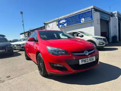 Second-hand Vauxhall Astra 2013 Roșu Hatchback