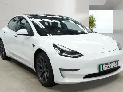 Używany Tesla Model 3 Long Range AWD 254 kW (346 KM) 2022 Biały Sedan/Limuzyna