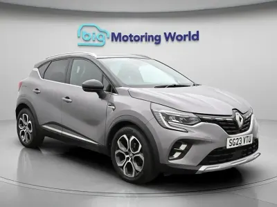 Używany Renault Captur Techno 140 KM (102 kW) 2023 Szary SUV