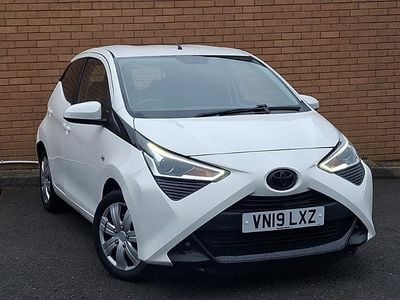 Used Toyota Aygo X-play 72 HP (52 kW) 2019 White Hatchback