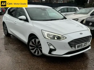 Used Ford Focus Zetec 125 HP (91 kW) 2019 White Hatchback