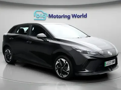 Używany MG MG4 EV SE 319 kW (435 KM) 2023 Czarny Hatchback