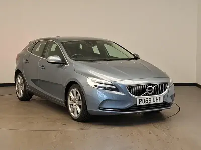 Begagnad Volvo V40 Inscription 152 HK (111 kW) 2019 Blå Halvkombi