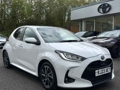Used Toyota Yaris Hybrid Design 113 HP (83 kW) 2023 White Hatchback