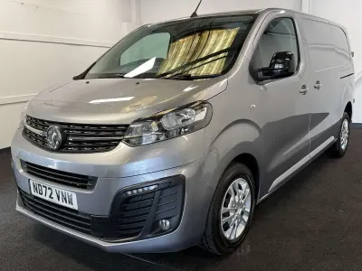 Usado Vauxhall Vivaro Sportive 100 HP (73 kW) 2022 Cinzento Monovolume
