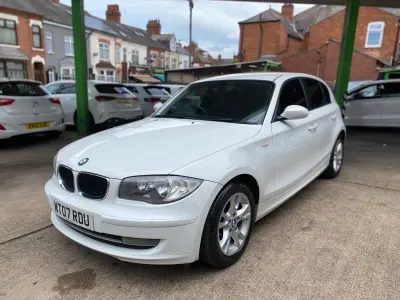 Used BMW 118 Comfort Edition 2014 White Hatchback