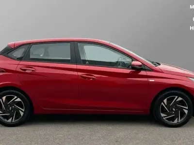 Gebraucht Hyundai i20 SE 100 PS (73 kW) 2023 Rot Kleinwagen