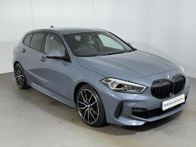 Usado BMW 118 M Sport 148 HP (108 kW) 2020 Cinzento Citadino