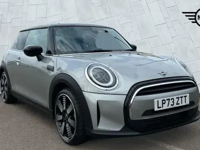 Begagnad Mini Cooper Exclusive 134 HK (98 kW) 2023 Silver Halvkombi