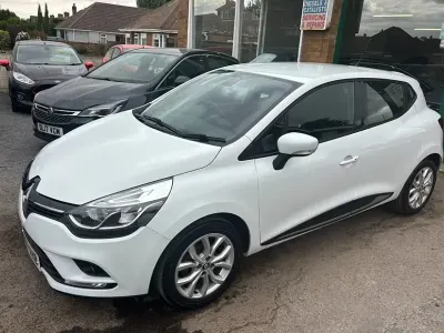 Used Renault Clio Dynamique 90 HP (66 kW) 2016 Red Hatchback