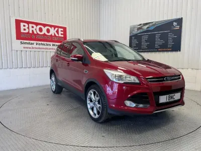 Usado Ford Kuga Titanium 150 HP (110 kW) 2016 Vermelho SUV