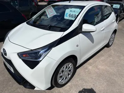 Used Toyota Aygo X-play 72 HP (52 kW) 2019 White Hatchback