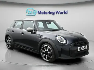 Usado Mini Cooper Exclusive 136 HP (100 kW) 2021 Preto Citadino