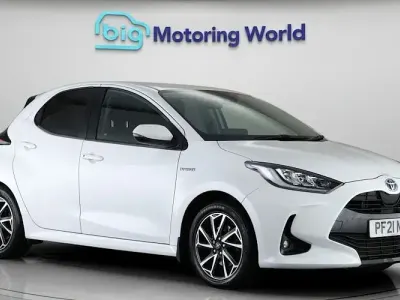 Begagnad Toyota Yaris Hybrid Design 116 HK (85 kW) 2026 Halvkombi