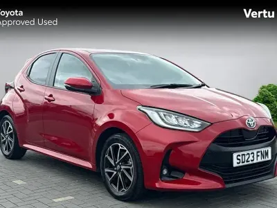 Usado Toyota Yaris Hybrid Design 116 CV (85 kW) 2026 Utilitario