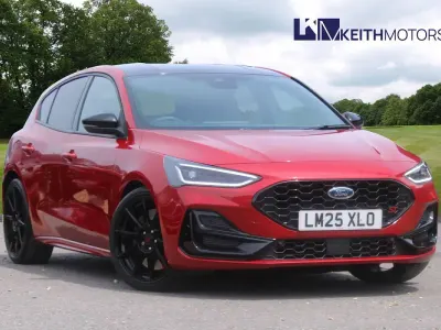 Used Ford Focus ST 280 HP (205 kW) 2025 Red Hatchback