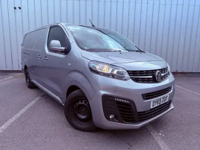 Usado Vauxhall Vivaro Sportive 100 HP (73 kW) 2019 Cinzento Monovolume