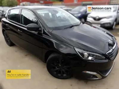 Używany Peugeot 308 Allure 120 KM (88 kW) 2016 Czarny Hatchback