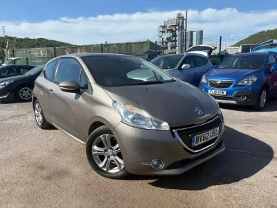 Gebraucht Peugeot 208 Active 68 PS (50 kW) 2012 Grau Kleinwagen