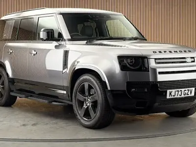Used Land Rover Defender SE Dynamic 250 HP (183 kW) 2024 Eiger grey SUV