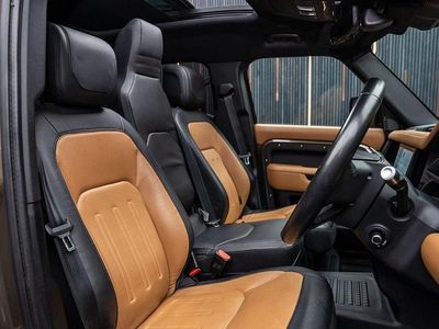 Używany Land Rover Defender S 400 KM (294 kW) 2020 Brązowy SUV